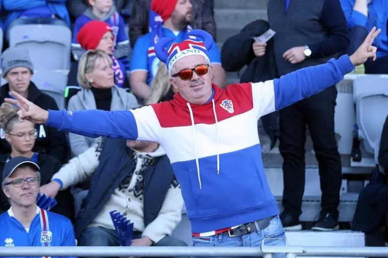 LUDNICA NA TRIBINAMA: Pogledajte kakvu su atmosferu napravili hrvatski i islandski navijači