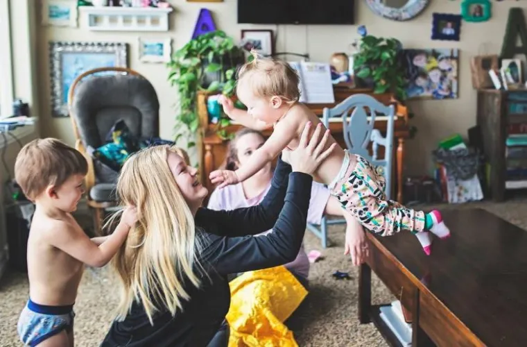 Mama odlučila pokazati kako izgleda svakodnevica sa &scaron;estero djece