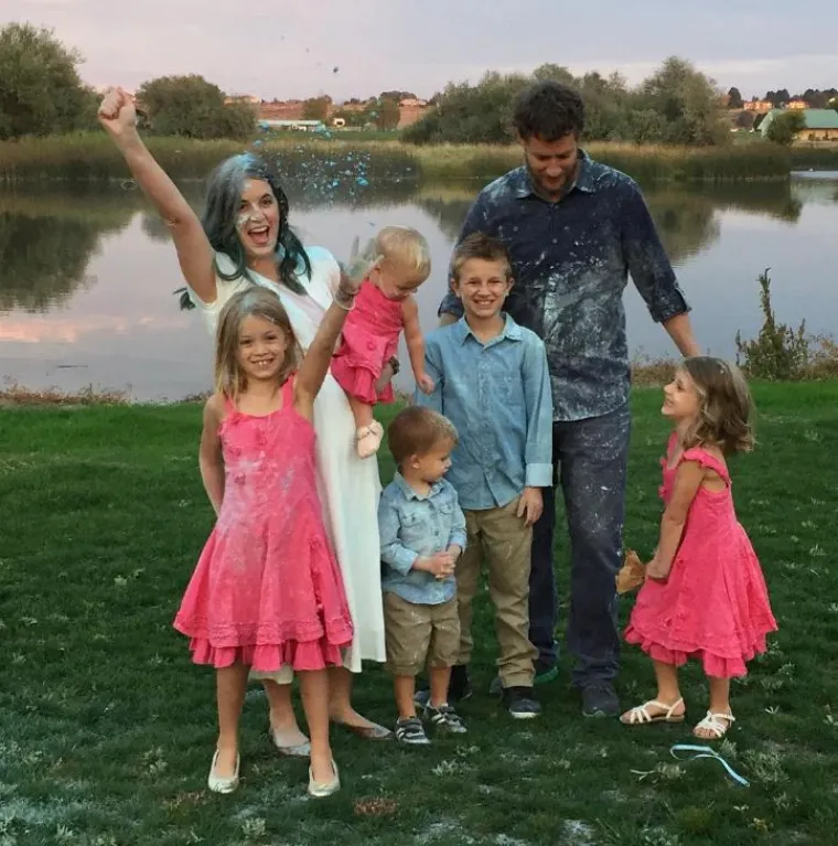 Mama odlučila pokazati kako izgleda svakodnevica sa &scaron;estero djece