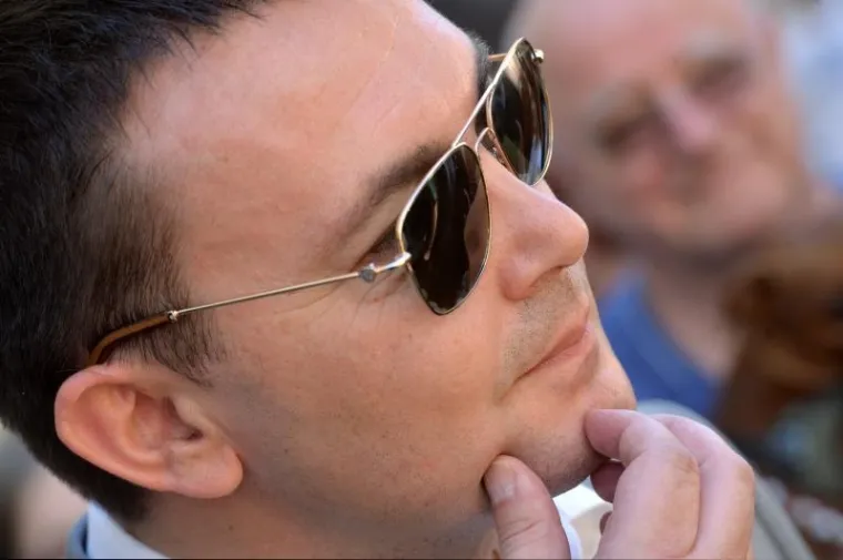 PRIMALI UVREDE GRAĐANA: Zbog odluke Suda o pritvaranju petorice mladića koji su vrijeđali Janicu, SDP-ovci priredili performans