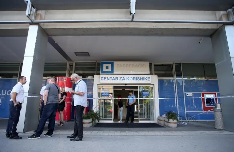 PLJAČKA POSLOVNICE ZAGREBAČKOG HOLDINGA U VUKOVARSKOJ: Naoružani lopovi zaprijetili vatrenim oružjem, uzeli plijen i pobjegli