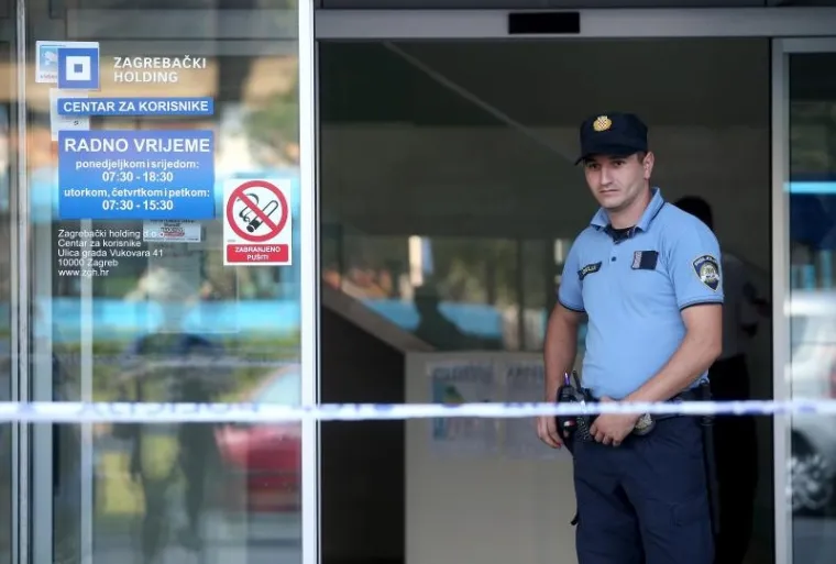 PLJAČKA POSLOVNICE ZAGREBAČKOG HOLDINGA U VUKOVARSKOJ: Naoružani lopovi zaprijetili vatrenim oružjem, uzeli plijen i pobjegli