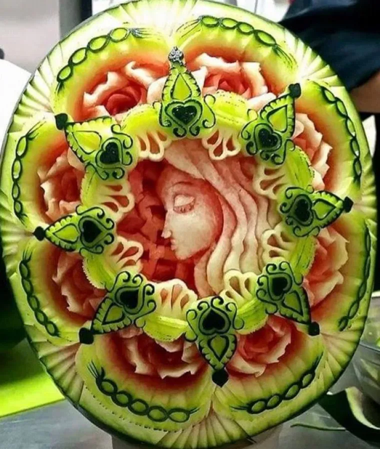 Nož umjesto dijetla: u njegovim rukama voće i povrće postaje remek djelo