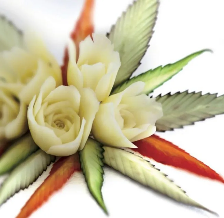 Nož umjesto dijetla: u njegovim rukama voće i povrće postaje remek djelo