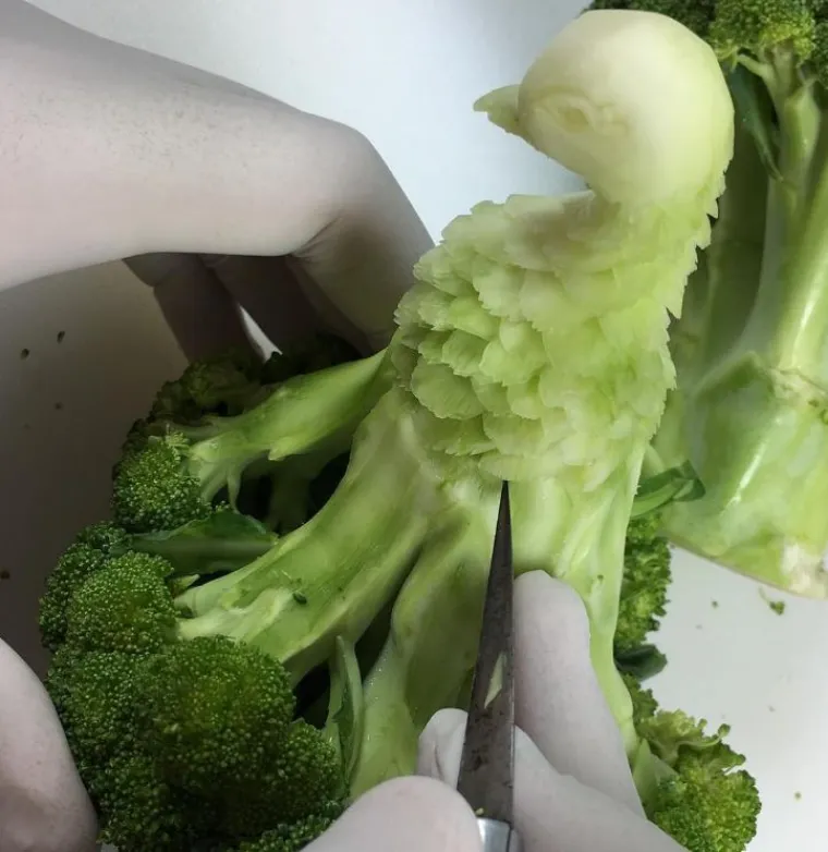 Nož umjesto dijetla: u njegovim rukama voće i povrće postaje remek djelo