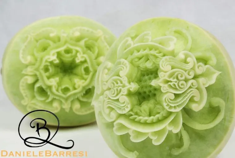 Nož umjesto dijetla: u njegovim rukama voće i povrće postaje remek djelo