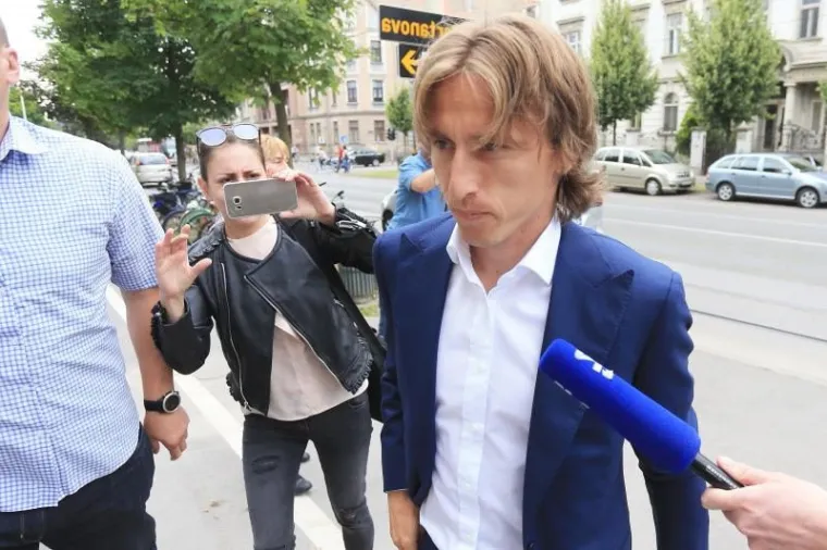 Luka Modrić stigao je na Županijski sud kako bi svjedočio na suđenju Zdravku Mamiću, Damiru Vrbanoviću i Milanu Pernaru