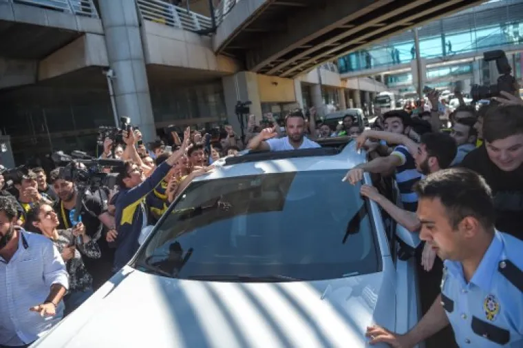 Biv&scaron;i francuski nogometni reprezentativac Mathieu Valbuena (32) napustio je Lyon i karijeru će nastaviti u redovima turskog velikana Fenerbahčea.