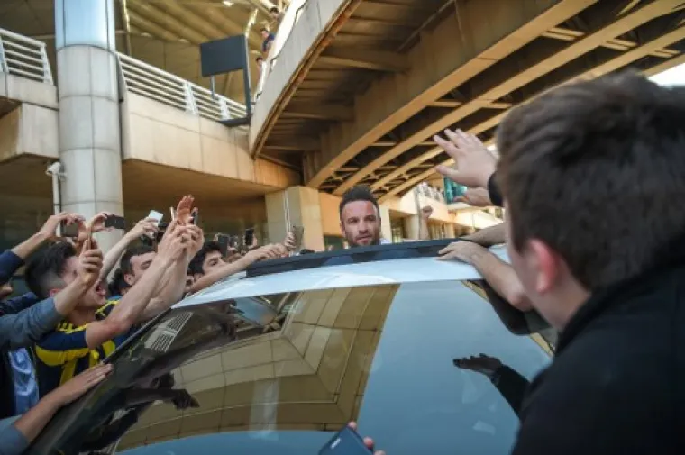 NAVIJAČI U TRANSU: Biv&scaron;i francuski reprezentativac zapalio fanove u Istanbulu