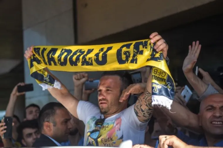 NAVIJAČI U TRANSU: Biv&scaron;i francuski reprezentativac zapalio fanove u Istanbulu