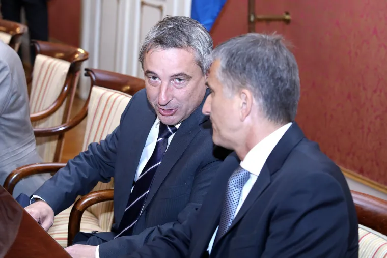 42. sjednica Vlade RH, prva nakon rekonstrukcije i imenovanja novih ministara