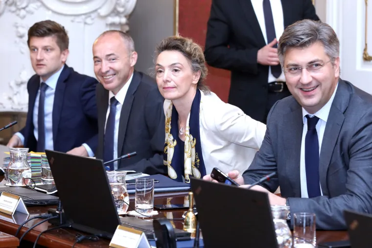 42. sjednica Vlade RH, prva nakon rekonstrukcije i imenovanja novih ministara