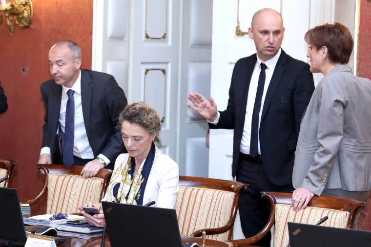 42. sjednica Vlade RH, prva nakon rekonstrukcije i imenovanja novih ministara