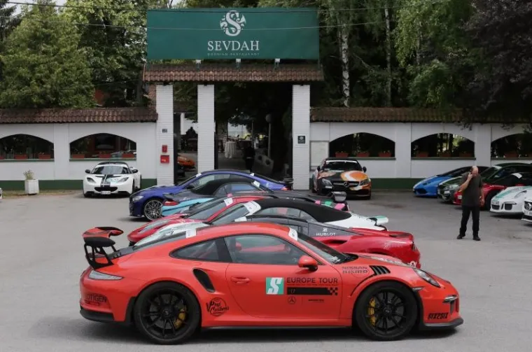 VINTAGE U RAKITJU: 47 vintage sportskih automobila na proputovanju Europom okupilo se kraj Zagreba