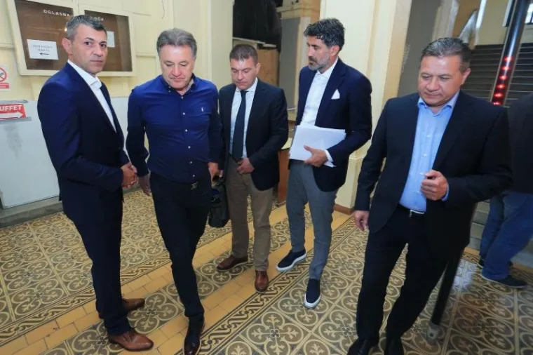 INCIDENT NA SUĐENJU MAMIĆU: Pogledajte kako je Zdravko Mamić poludio na svoje odvjetnike