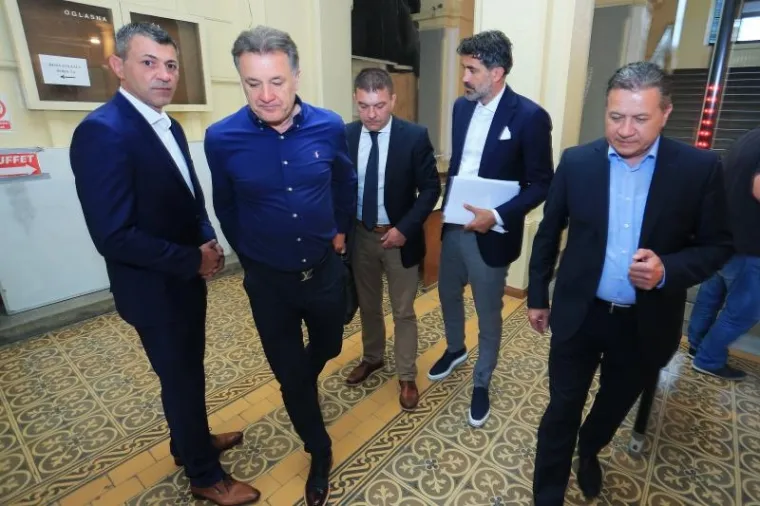 INCIDENT NA SUĐENJU MAMIĆU: Pogledajte kako je Zdravko Mamić poludio na svoje odvjetnike