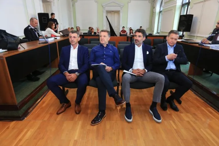 INCIDENT NA SUĐENJU MAMIĆU: Pogledajte kako je Zdravko Mamić poludio na svoje odvjetnike