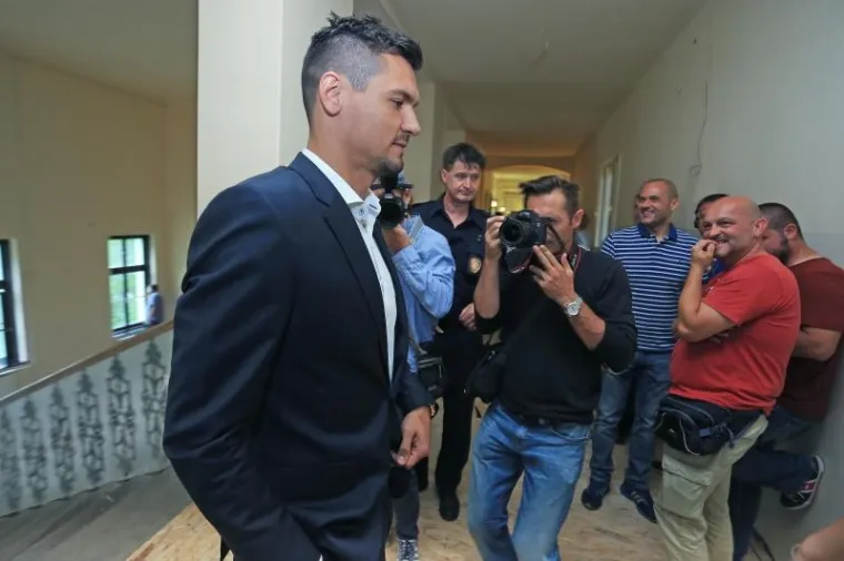 INCIDENT NA SUĐENJU MAMIĆU: Pogledajte kako je Zdravko Mamić poludio na svoje odvjetnike