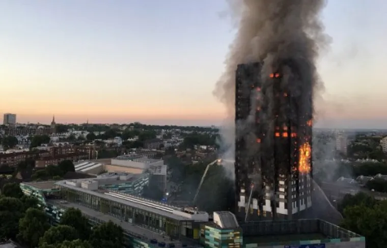 UŽAS U LONDONU: Pogledajte stravične scene paklene buktinje koja je uzela i ljudske živote