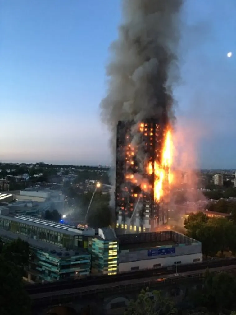 UŽAS U LONDONU: Pogledajte stravične scene paklene buktinje koja je uzela i ljudske živote