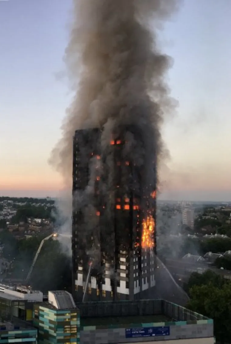 UŽAS U LONDONU: Pogledajte stravične scene paklene buktinje koja je uzela i ljudske živote