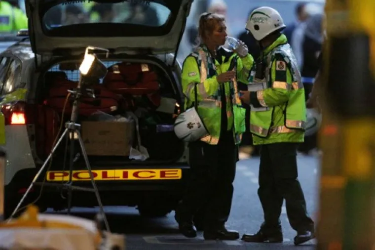 UŽAS U LONDONU: Pogledajte stravične scene paklene buktinje koja je uzela i ljudske živote