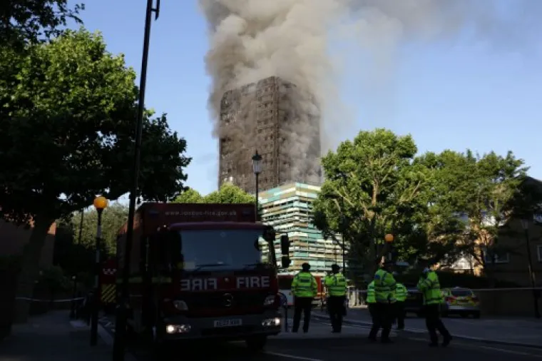 UŽAS U LONDONU: Pogledajte stravične scene paklene buktinje koja je uzela i ljudske živote