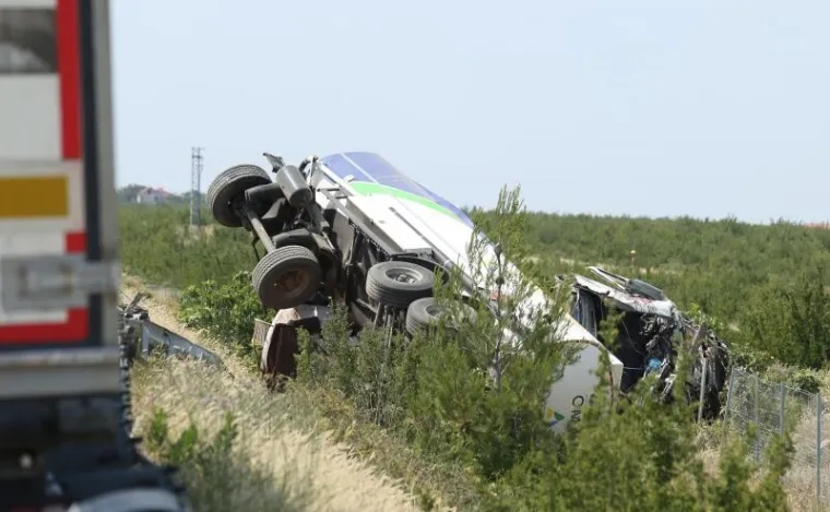 U prometnoj nesreći izmedju cisterne i tegljača na A-1 došlo je do prevrnuća cisterne