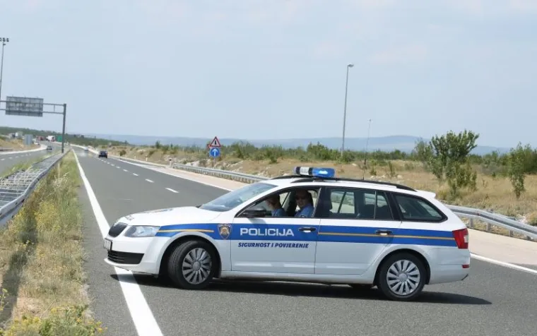 Na terenu policija obavlja očevid