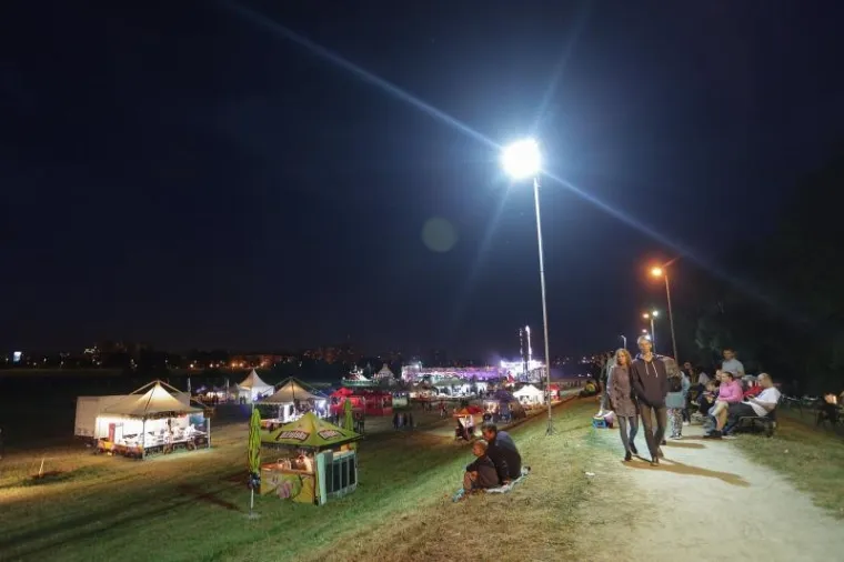 Na jezeru Bundek počeo 17. Međunarodni festival vatrometa. Photo: Luka Stanzl/PIXSELL