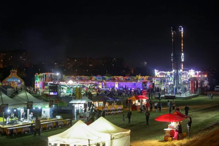 Na zagrebačkom Bundeku počeo popularni Festival vatrometa