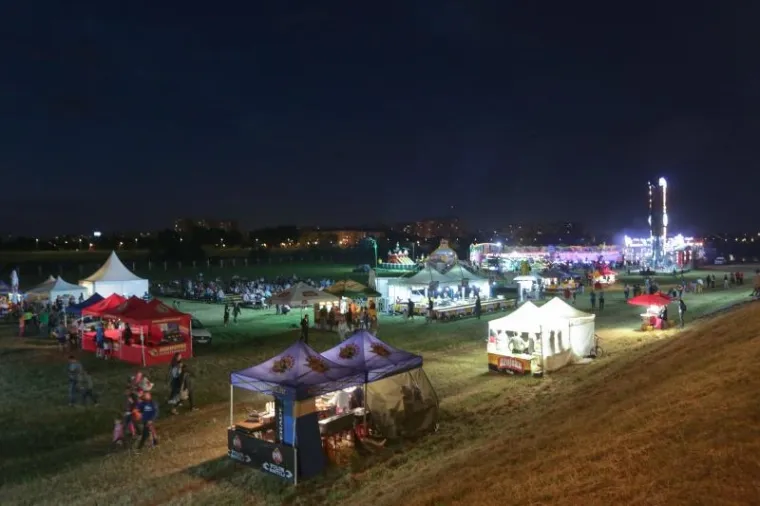 Na zagrebačkom Bundeku počeo popularni Festival vatrometa