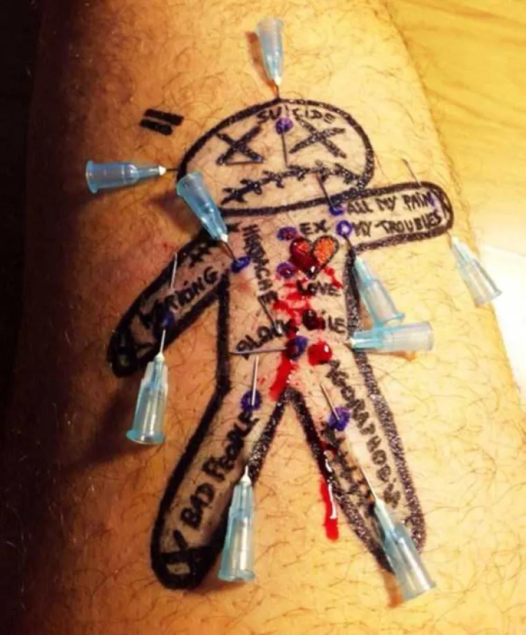 OPREZ, NIJE ZA OSJETLJIVE! Od ovog modnog trenda imat ćete noćne more - oni koriste medicinske igle kao nakit!