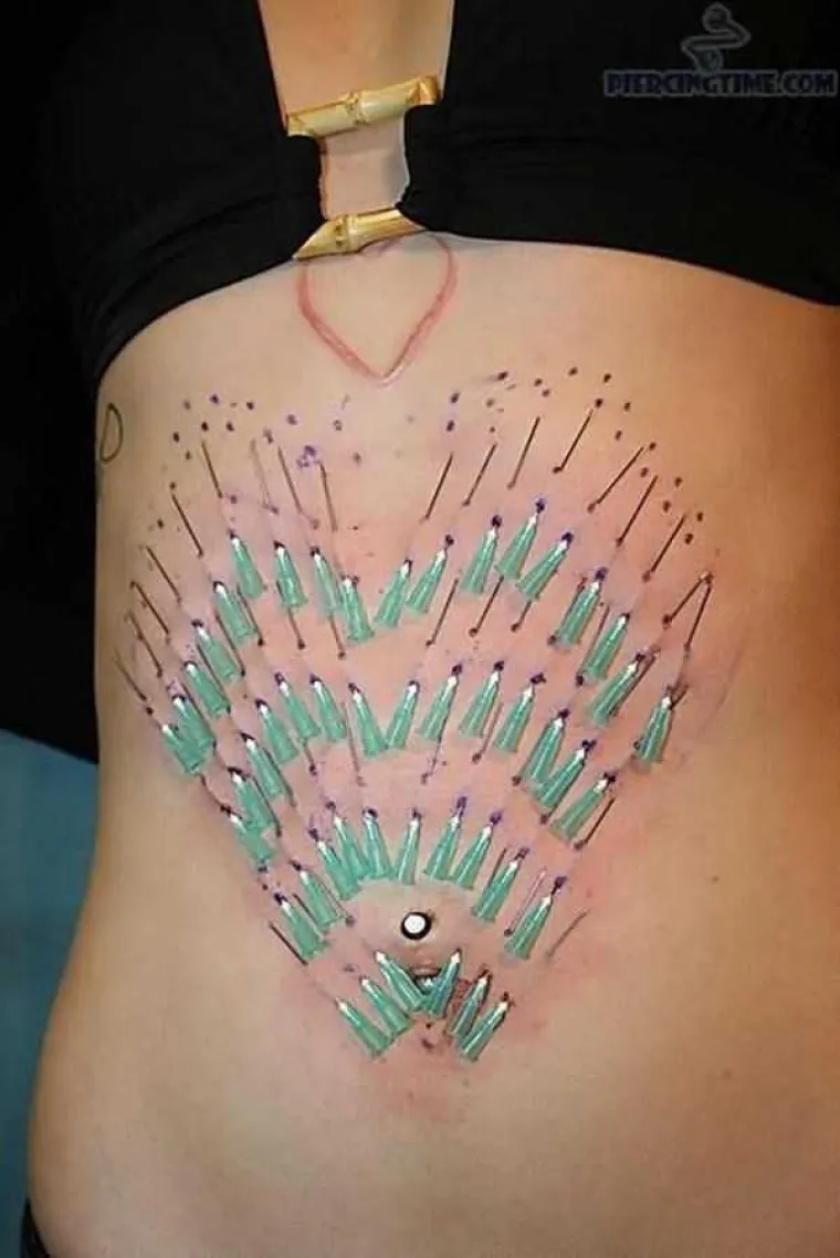 OPREZ, NIJE ZA OSJETLJIVE! Od ovog modnog trenda imat ćete noćne more - oni koriste medicinske igle kao nakit!