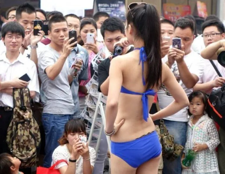 PRAVI RAZLOG ZBOG KOJEG MU&Scaron;KARCI ODLAZE NA AUTO SHOW: U Aziji ne mare za aute, ali su opsjednuti hostesama