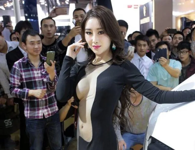 PRAVI RAZLOG ZBOG KOJEG MU&Scaron;KARCI ODLAZE NA AUTO SHOW: U Aziji ne mare za aute, ali su opsjednuti hostesama