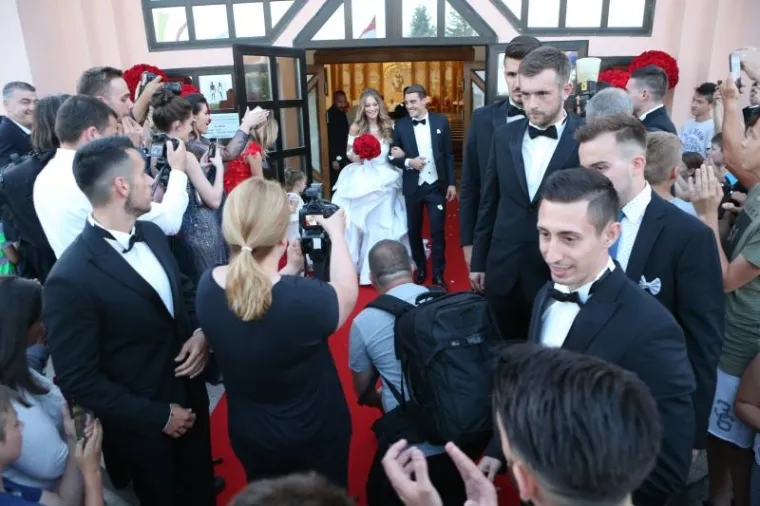 RASKO&Scaron;NO VJENČANJE NAKON DUGOGODI&Scaron;NJE LJUBAVI: Mateo Kovačić oženio prelijepu Izabel