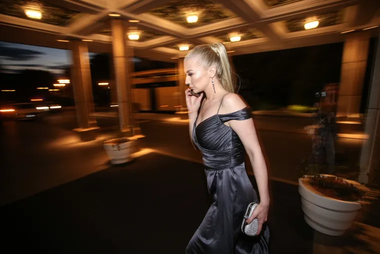 Uzvanici dolaze u hotel Westin na svadbenu večeru Matea Kovačića i Izabel Andrijanić