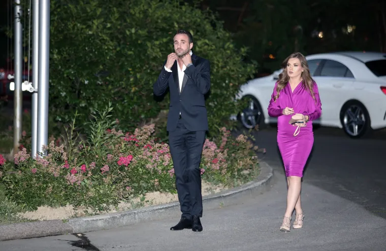 Uzvanici dolaze u hotel Westin na svadbenu večeru Matea Kovačića i Izabel Andrijanić