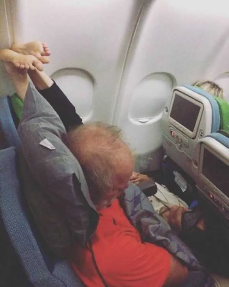 SMRAD I UŽAS! Kada zapnete u zrakoplovu s ovim putnicima iz pakla, nema vam spasa, možete samo trpjeti