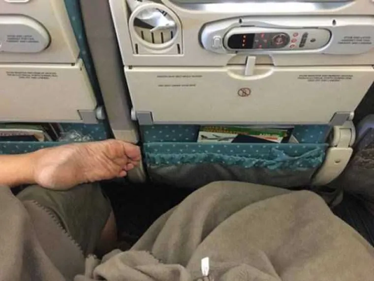 SMRAD I UŽAS! Kada zapnete u zrakoplovu s ovim putnicima iz pakla, nema vam spasa, možete samo trpjeti