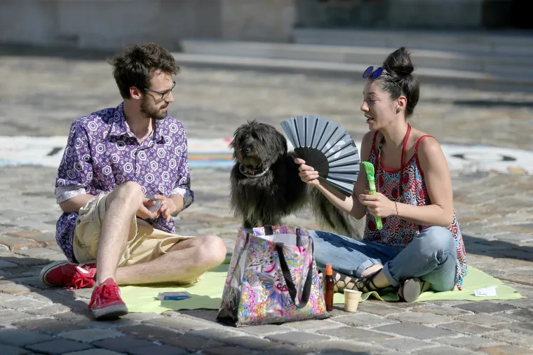 Otočani Markov trg pretvorili u plažu