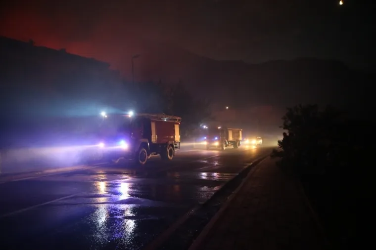 PLAMENI JEZICI NADOMAK KUĆA I HOTELA: Pogledajte kako je izgledala bitka vatrogasaca s velikim požarom kod Tučepa