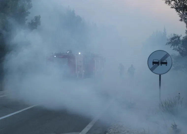 PLAMENI JEZICI NADOMAK KUĆA I HOTELA: Pogledajte kako je izgledala bitka vatrogasaca s velikim požarom kod Tučepa