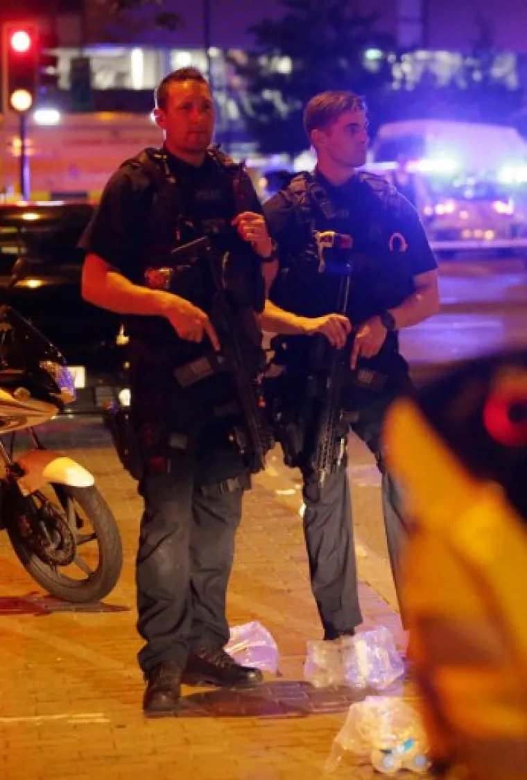 UŽAS U LONDONU: U naletu kombija na vjernike ispred džamije jedna osoba poginula, desetak ozlijeđenih