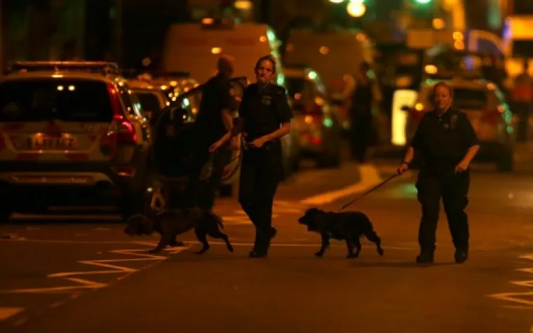 UŽAS U LONDONU: U naletu kombija na vjernike ispred džamije jedna osoba poginula, desetak ozlijeđenih