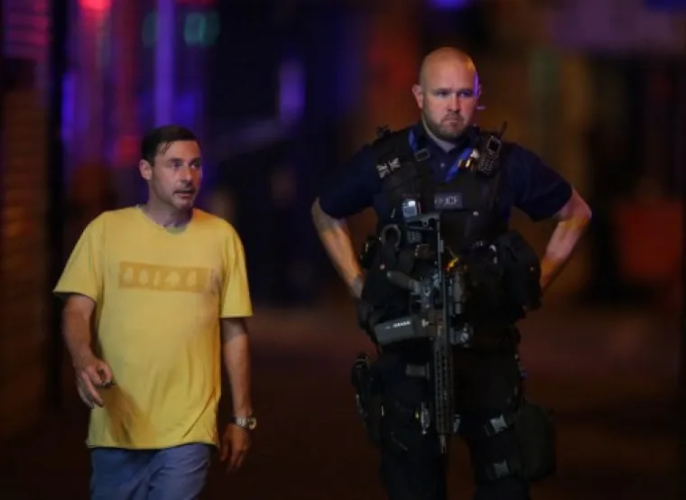 UŽAS U LONDONU: U naletu kombija na vjernike ispred džamije jedna osoba poginula, desetak ozlijeđenih