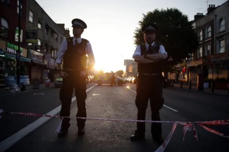 UŽAS U LONDONU: U naletu kombija na vjernike ispred džamije jedna osoba poginula, desetak ozlijeđenih