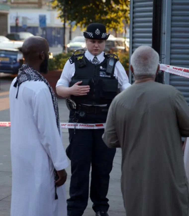 UŽAS U LONDONU: U naletu kombija na vjernike ispred džamije jedna osoba poginula, desetak ozlijeđenih