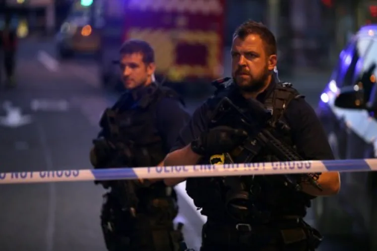 UŽAS U LONDONU: U naletu kombija na vjernike ispred džamije jedna osoba poginula, desetak ozlijeđenih